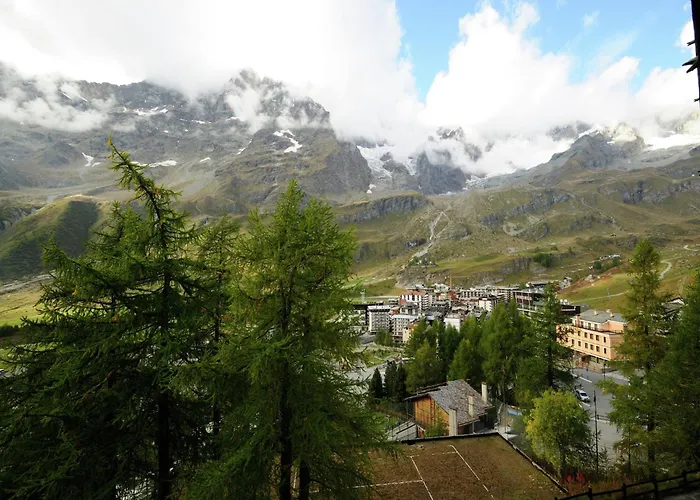 Ski, Stay, And Savour Aosta Valley * Breuil-Cervinia