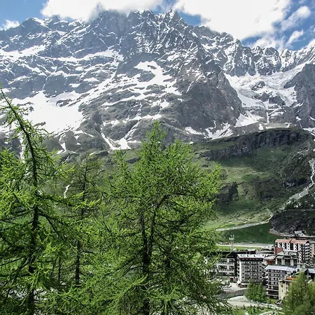Ski, Stay, And Savour Aosta Valley *
