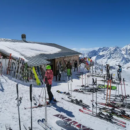 Ski, Stay, And Savour Aosta Valley 布勒伊-切尔维尼亚