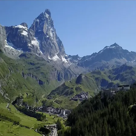 Ski, Stay, And Savour Aosta Valley Appartement Breuil-Cervinia