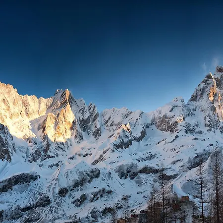 Apartman Ski, Stay, And Savour Aosta Valley Breuil-Cervinia